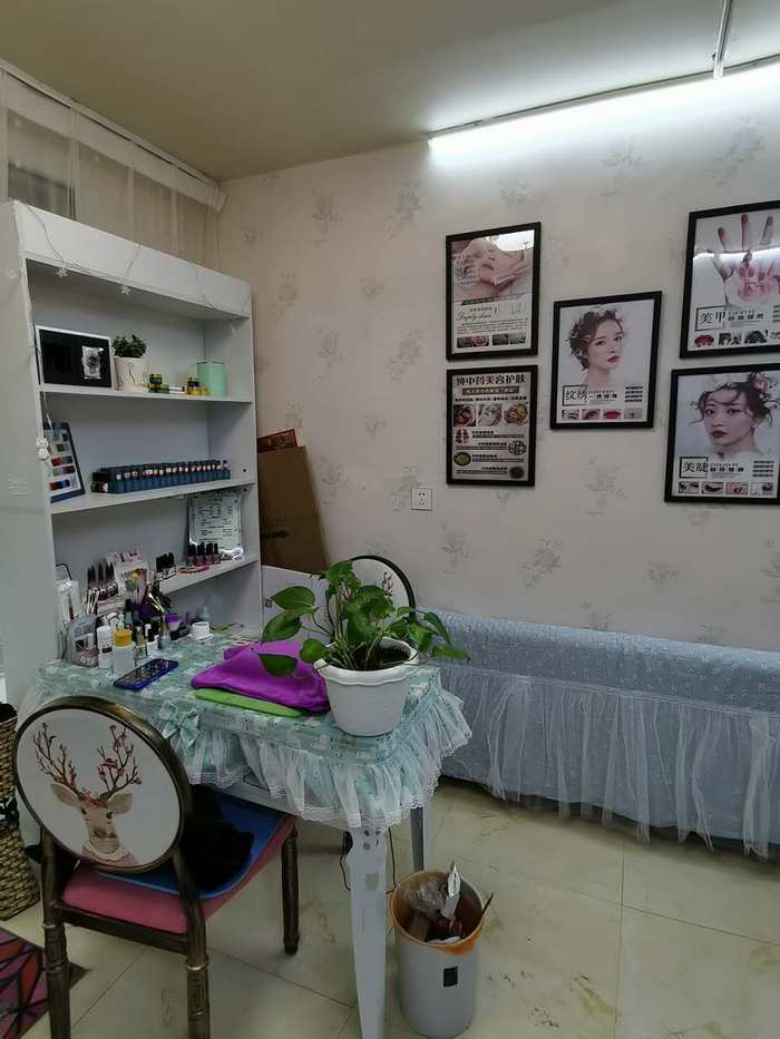 美甲美睫店出兑