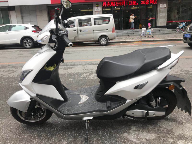 [延吉市]爱玛雪豹电动摩托车