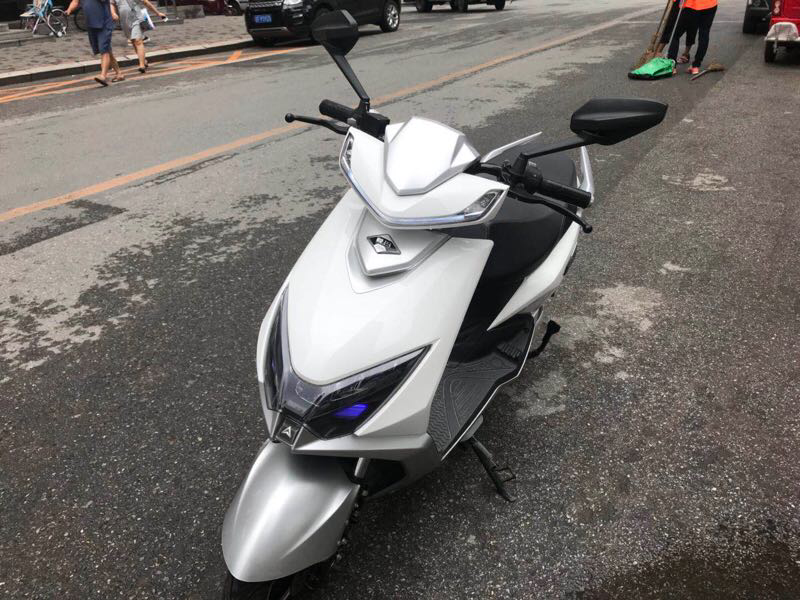 [延吉市]爱玛雪豹电动摩托车