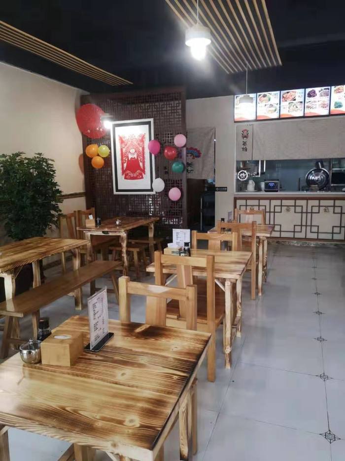 出兑新装修75平连锁面馆