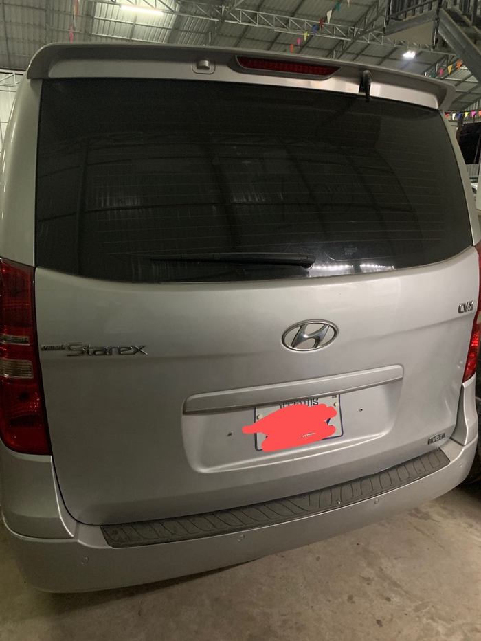 18800出售10年银色2.0t柴油现代商务车一辆,车况好,手续全